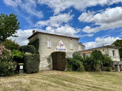 Ensemble Immobilier De Caractere Avec Vue Panoramique A