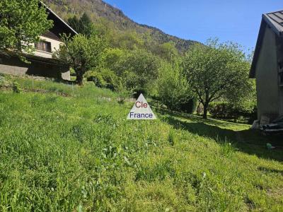 Maison Individuelle Avec Dependances Et Jardin A