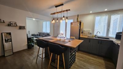 Third Floor Apartment in Great Location