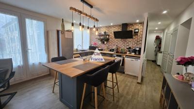 Third Floor Apartment in Great Location