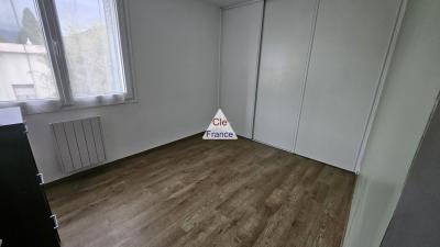 Third Floor Apartment in Great Location