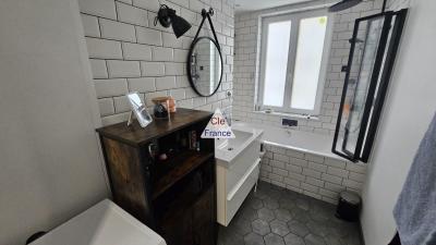 Third Floor Apartment in Great Location