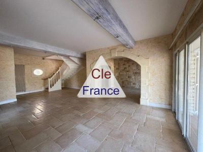 Detached Houe with Pool in Large Garden