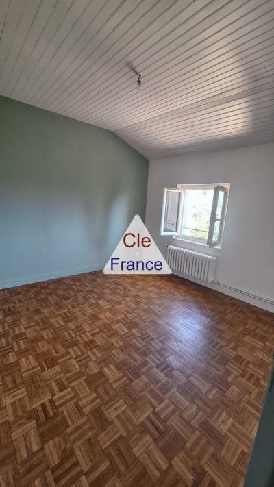 Maison De Village 2 Chambres Avec Terrasse Et 2 Garages