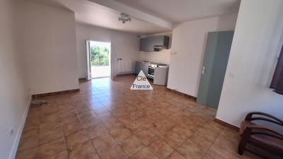 Maison De Village 2 Chambres Avec Terrasse Et 2 Garages 