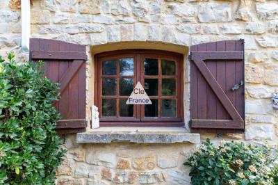 Aix En Provence - Le Montaiguet - Maison De Charme A Renover - 133 M2 - T5 - Terrain 1 380 M2 - Pis