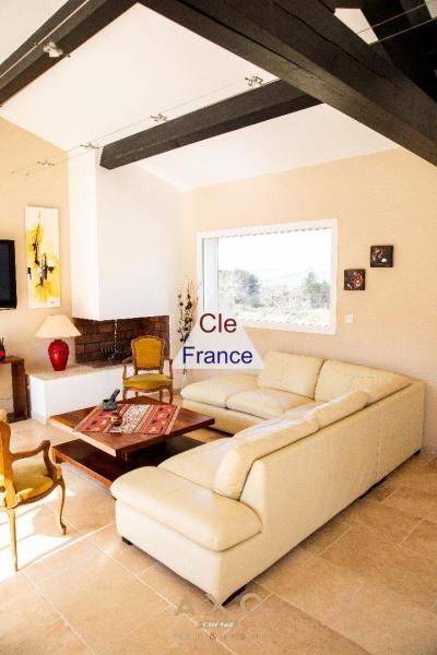 Trets - Ensemble Immobilier - T8 - Piscine - Pool House - Garage - Vue Sainte Victoire - 985 000 A