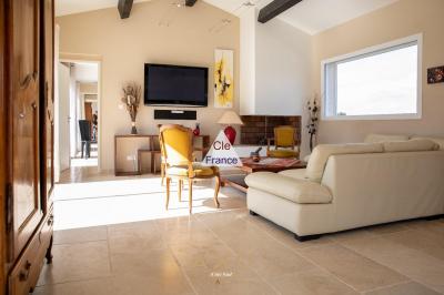 Trets - Ensemble Immobilier - T8 - Piscine - Pool House - Garage - Vue Sainte Victoire - 985 000 A