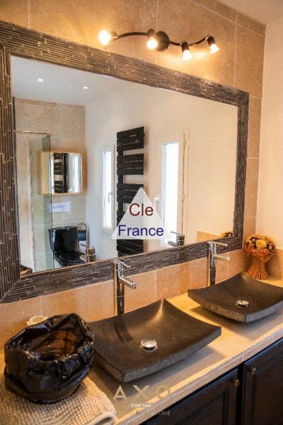 Trets - Ensemble Immobilier - T8 - Piscine - Pool House - Garage - Vue Sainte Victoire - 985 000 A