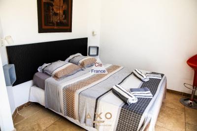 Trets - Ensemble Immobilier - T8 - Piscine - Pool House - Garage - Vue Sainte Victoire - 985 000 A