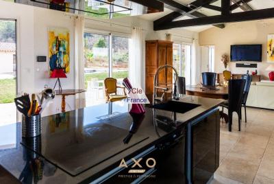 Trets - Ensemble Immobilier - T8 - Piscine - Pool House - Garage - Vue Sainte Victoire - 985 000 A