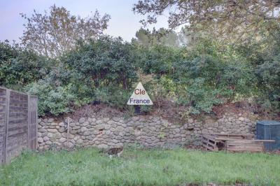 Aix-en-provence - Appartement Renove -t2- Terrasse - Jardin - 220 000 A