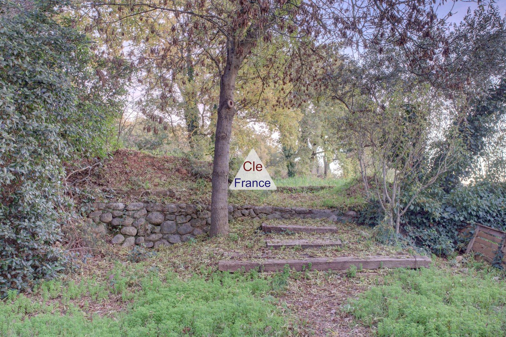 Aix-en-provence - Appartement Renove -t2- Terrasse - Jardin - 220 000 A