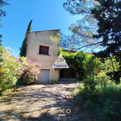Uzes - Villa - T9 - 242 M2 - Piscinable - Grand Garage - Jardin 1655 M2 - 620 000a