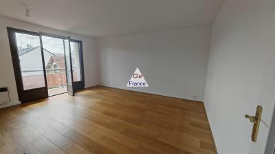 Apartment with Balcony Just East of Paris