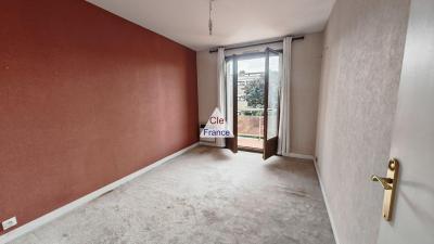 Apartment with Balcony Just East of Paris