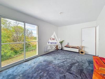 Contemporary Detached House with Garden