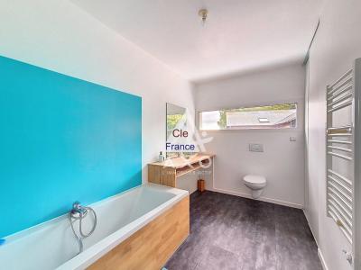 Contemporary Detached House with Garden