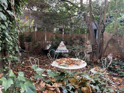 Paris Apartment with Private Garden in 18th Arrondissement