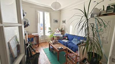 Paris Apartment wiIth Nice View from Balcony