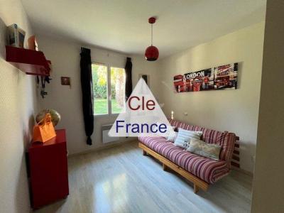 Detached House with Garden and Swimming Pool