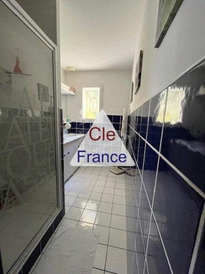 Detached House with Garden and Swimming Pool