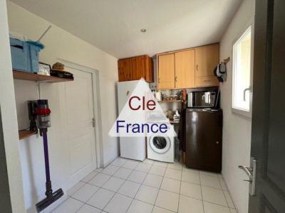 Detached House with Garden and Swimming Pool