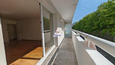 First Floor Apartment in Paris Suburb
