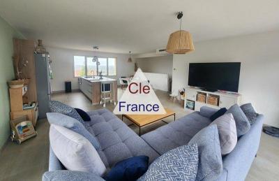 Contemporary Detached House with Garden