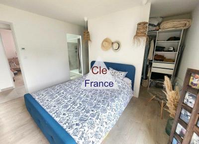 Contemporary Detached House with Garden