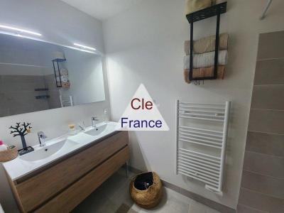 Contemporary Detached House with Garden