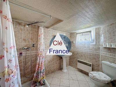 Detached House with Garden In Great Location