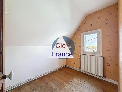 Detached House with Garden In Great Location