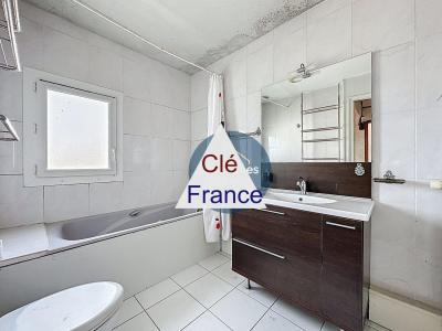 Detached House with Garden In Great Location