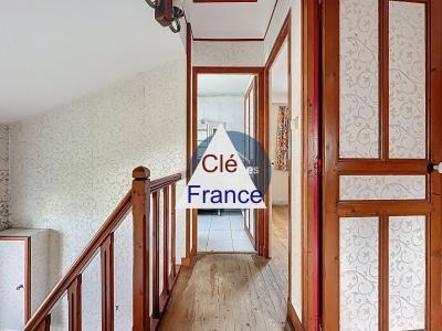 Detached House with Garden In Great Location