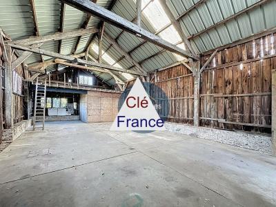 Detached House with Garden In Great Location