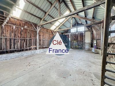 Detached House with Garden In Great Location