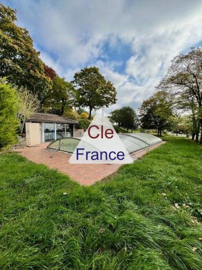 Large Farm House with Swimming Pool