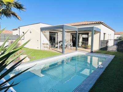 Contemporary Detached House with Swimming Pool