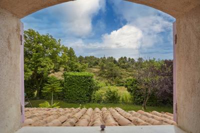 Detached Villa with Swimming Pool on Landscaped Gardens