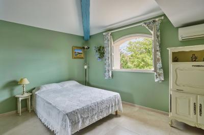 Detached Villa with Swimming Pool on Landscaped Gardens