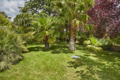 Detached Villa with Swimming Pool on Landscaped Gardens