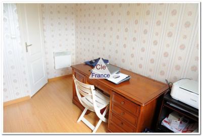 Detached Hose Fully Renovated and Ready to Move Into