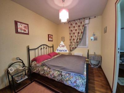 Contemporary Detached House with Landscaped Garden