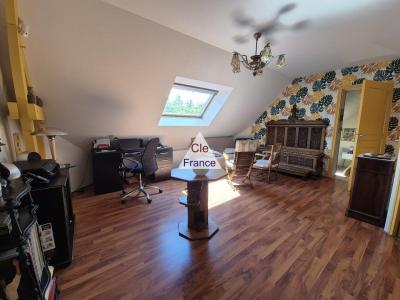 Contemporary Detached House with Landscaped Garden