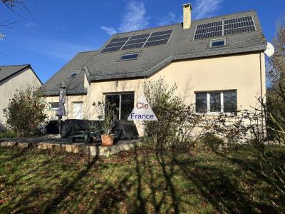 Contemporary Detached House with Landscaped Garden
