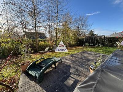 Contemporary Detached House with Landscaped Garden