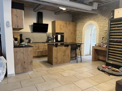 Lovely Villa with Pool in Parkland Gardens