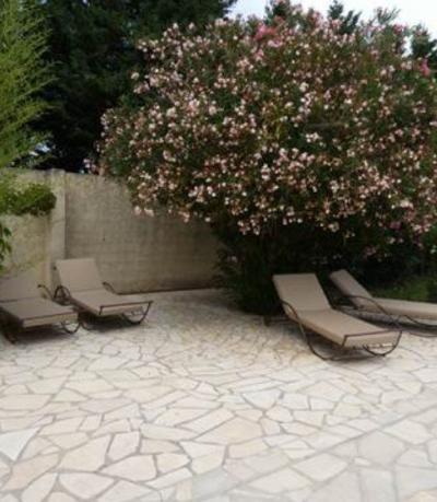 Lovely Villa with Pool in Parkland Gardens