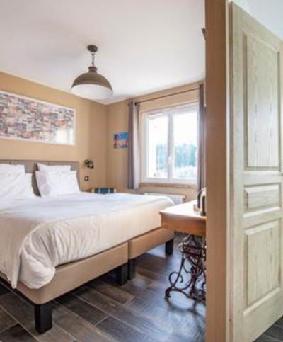 Lovely Villa with Pool in Parkland Gardens